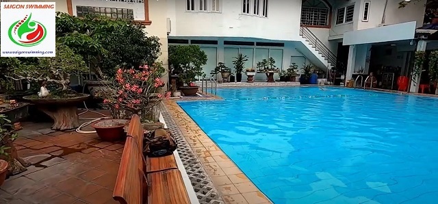 Nước hồ bơi Trần Lâm luôn đảm bảo trong xanh và sạch sẽ
